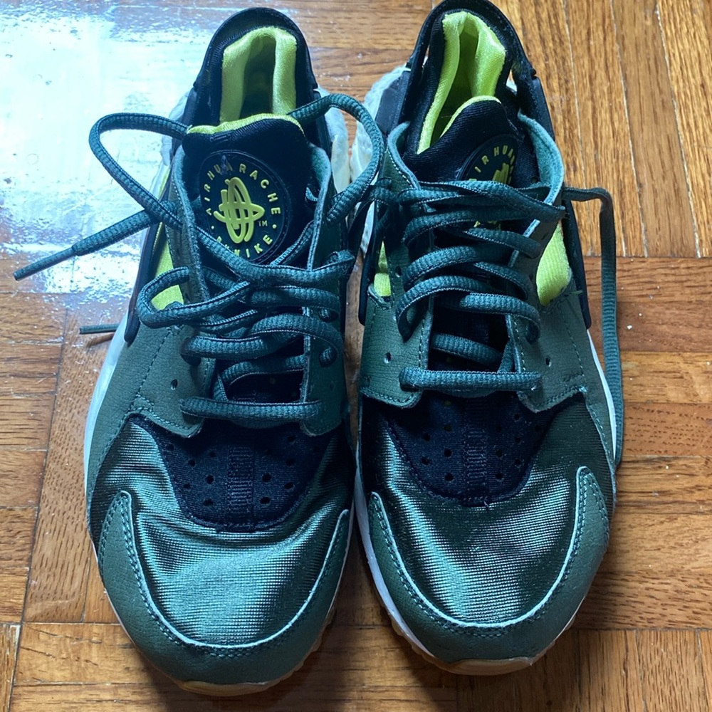 Nike Air Hurache- youth 6.5 - olive green like color